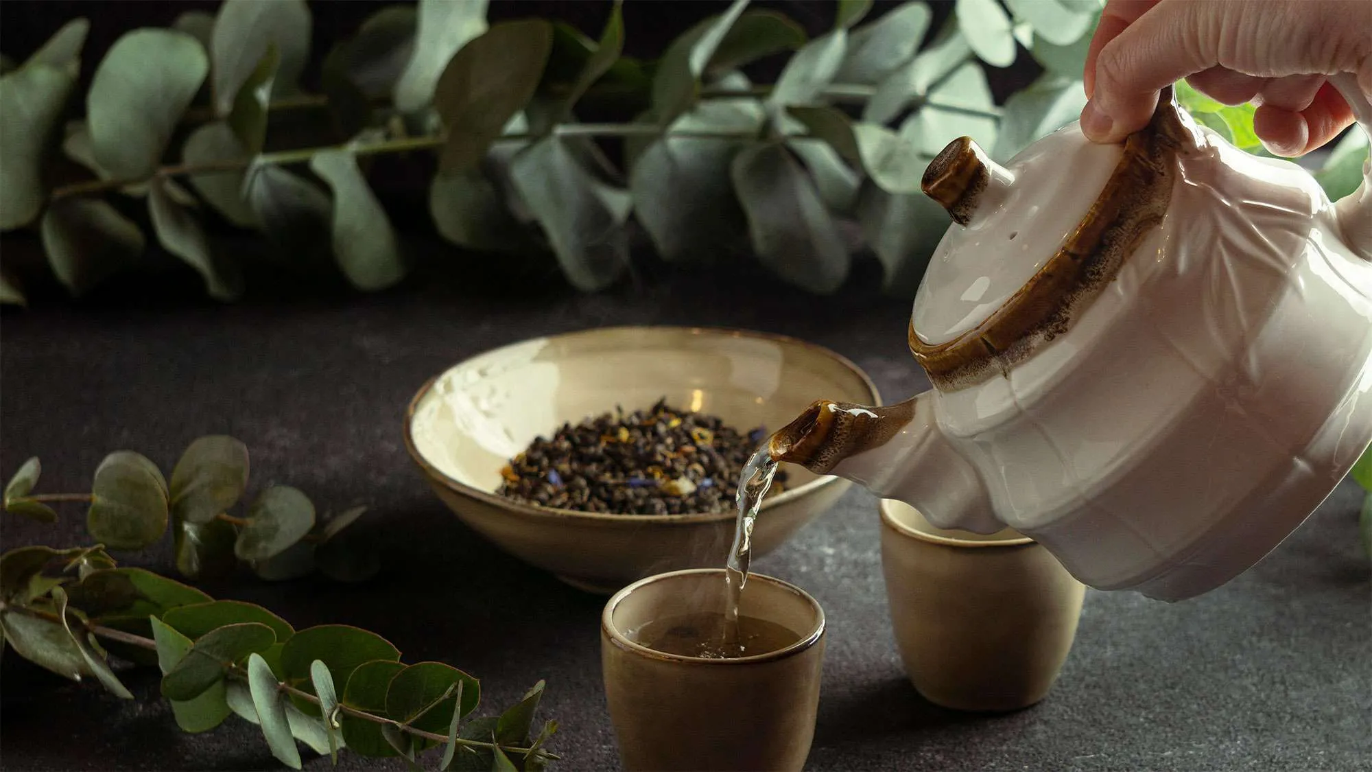 Nhấp ngụm trà thơm, nhâm nhi an lạc!